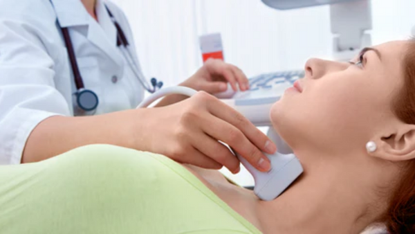 Nahrungsergänzung bei Hashimoto: Diese Nährstoffe können die Behandlung unterstützen